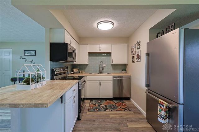 5595 Shady Oak Street, Huber Heights, OH 45424
