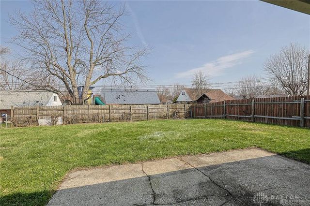 5595 Shady Oak Street, Huber Heights, OH 45424
