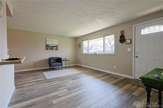 5595 Shady Oak Street, Huber Heights, OH 45424