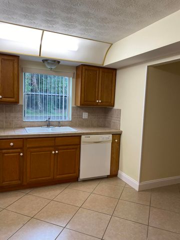 533 S Lakes End Drive 1, Fort Pierce, FL 34982