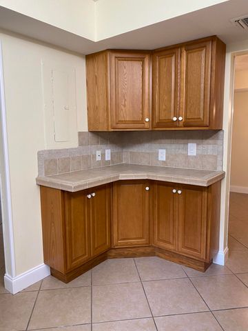 533 S Lakes End Drive 1, Fort Pierce, FL 34982