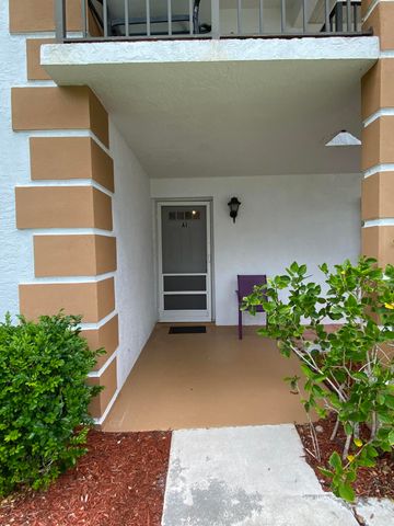 533 S Lakes End Drive 1, Fort Pierce, FL 34982