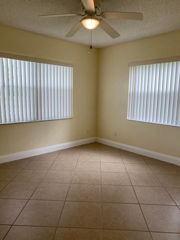 533 S Lakes End Drive 1, Fort Pierce, FL 34982