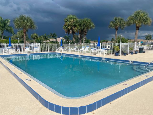 533 S Lakes End Drive 1, Fort Pierce, FL 34982