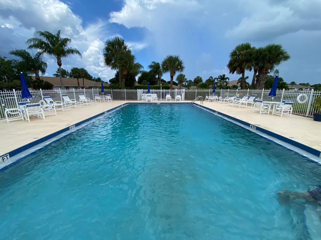 533 S Lakes End Drive 1, Fort Pierce, FL 34982