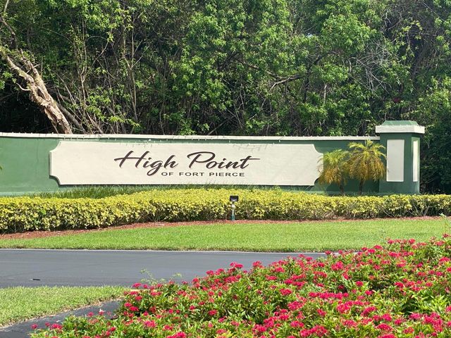 533 S Lakes End Drive 1, Fort Pierce, FL 34982