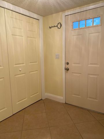 533 S Lakes End Drive 1, Fort Pierce, FL 34982