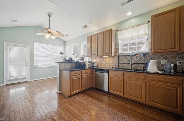 3912 Vanderhorst DR, Virginia Beach, VA 23462
