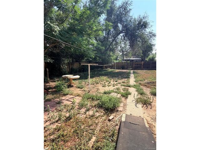 1732 Clinton St, Aurora, CO 80010