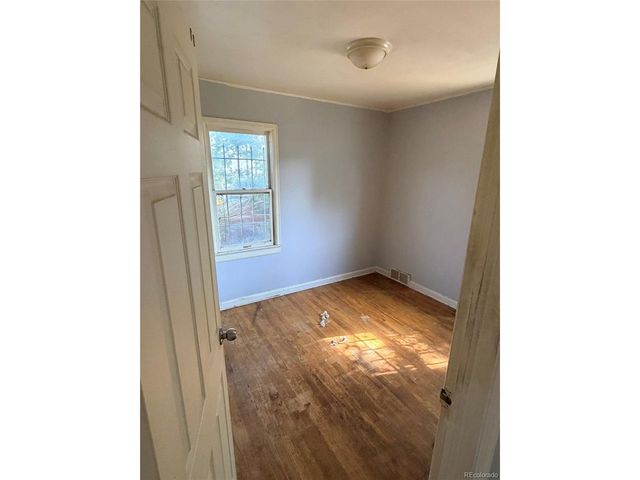 1732 Clinton St, Aurora, CO 80010