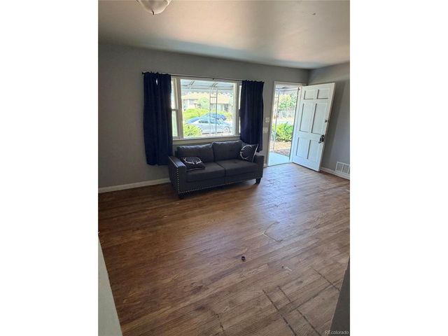 1732 Clinton St, Aurora, CO 80010