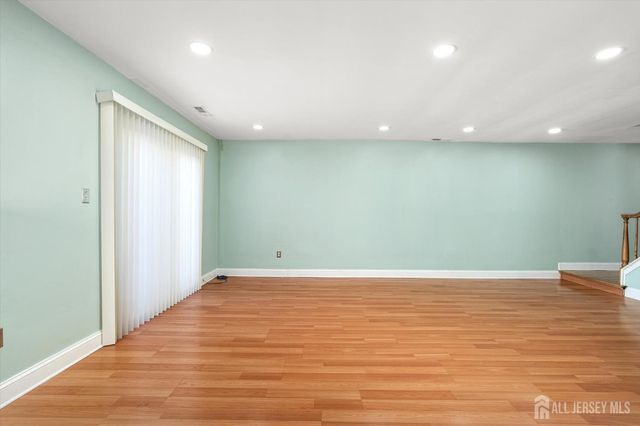 83 tennyson Drive, Plainsboro, NJ 08536