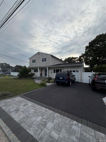 822 Coates Avenue, Holbrook, NY 11741