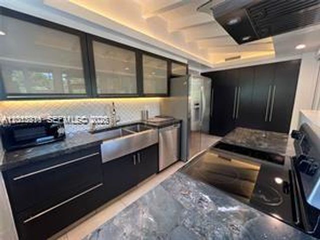 250 SW 19th Rd 250, Miami, FL 33129