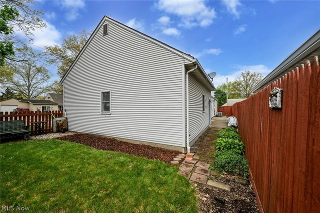 2839 Elmwood Street, Cuyahoga Falls, OH 44221