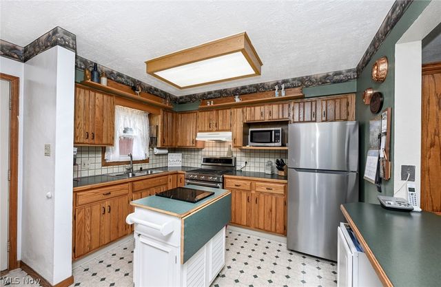 2839 Elmwood Street, Cuyahoga Falls, OH 44221