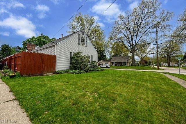 2839 Elmwood Street, Cuyahoga Falls, OH 44221