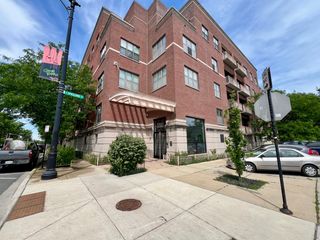 3300 W Irving Park Road F3, Chicago, IL 60618