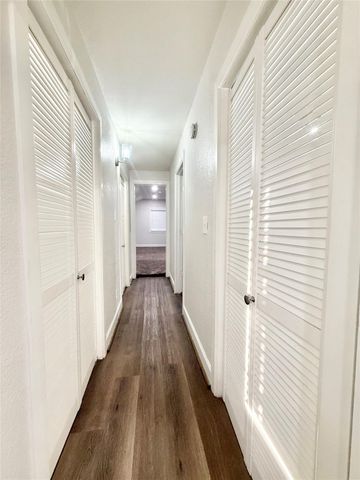 137 Laurel Street, Lake Jackson, TX 77566