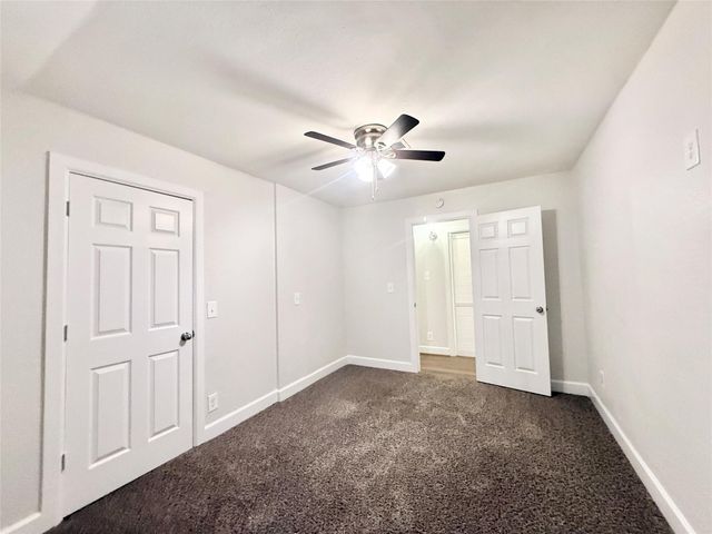 137 Laurel Street, Lake Jackson, TX 77566