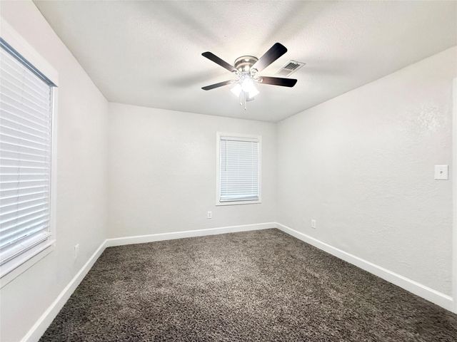 137 Laurel Street, Lake Jackson, TX 77566