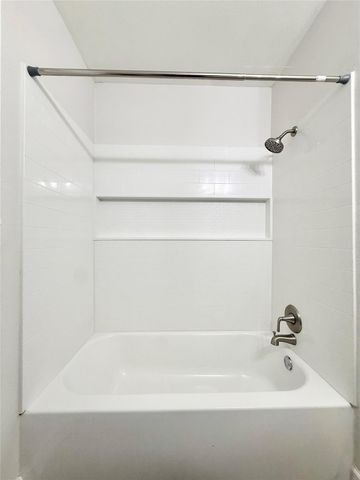 137 Laurel Street, Lake Jackson, TX 77566