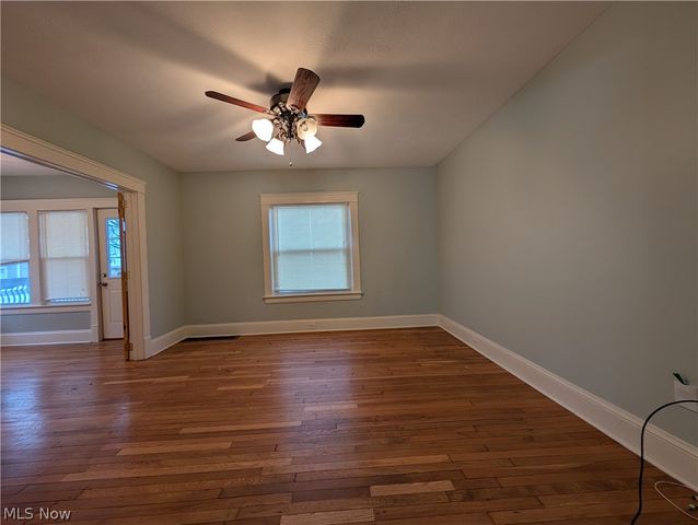 1560 Coutant Avenue, Lakewood, OH 44107