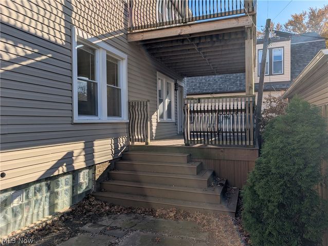 1560 Coutant Avenue, Lakewood, OH 44107