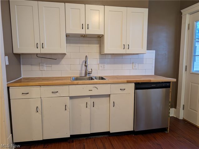 1560 Coutant Avenue, Lakewood, OH 44107