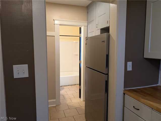 1560 Coutant Avenue, Lakewood, OH 44107