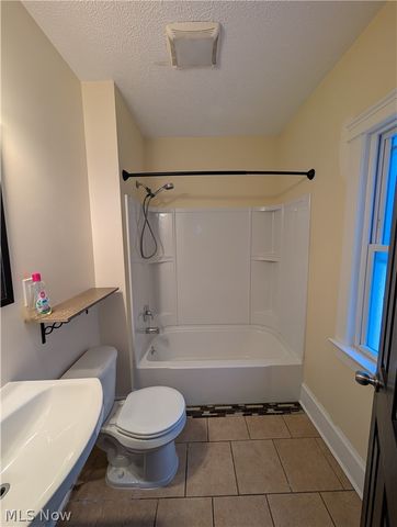 1560 Coutant Avenue, Lakewood, OH 44107