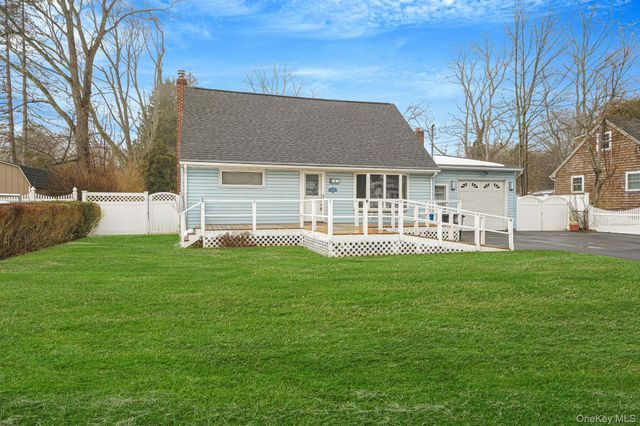 6 Noahs Path, Rocky Point, NY 11778