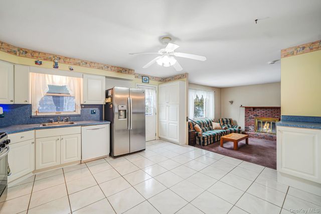 6 Noahs Path, Rocky Point, NY 11778