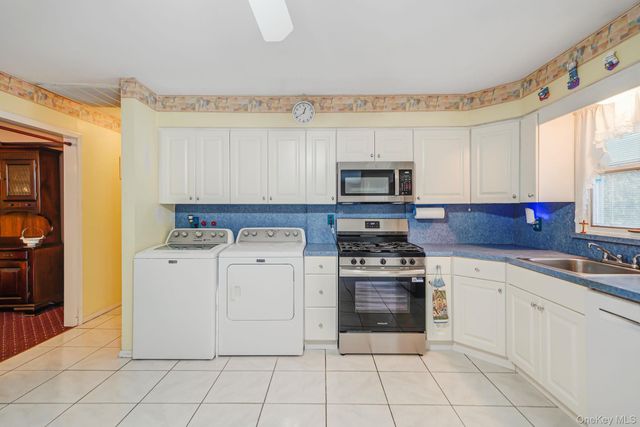 6 Noahs Path, Rocky Point, NY 11778