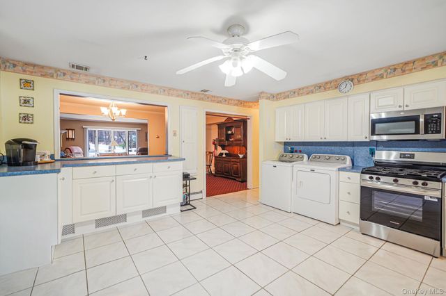 6 Noahs Path, Rocky Point, NY 11778