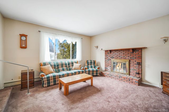 6 Noahs Path, Rocky Point, NY 11778