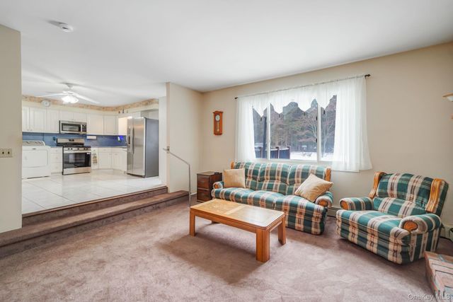 6 Noahs Path, Rocky Point, NY 11778