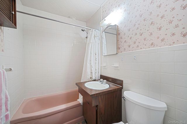 6 Noahs Path, Rocky Point, NY 11778