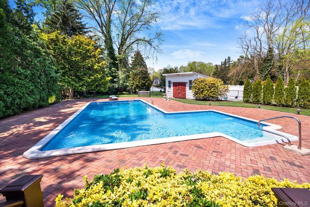 6 Noahs Path, Rocky Point, NY 11778