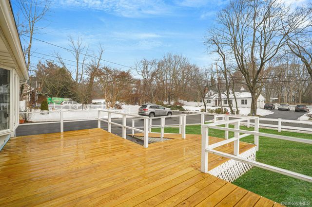 6 Noahs Path, Rocky Point, NY 11778