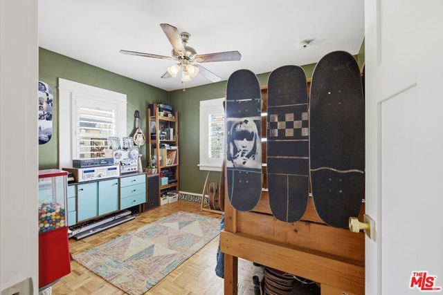 933 Walnut Avenue, Long Beach, CA 90813
