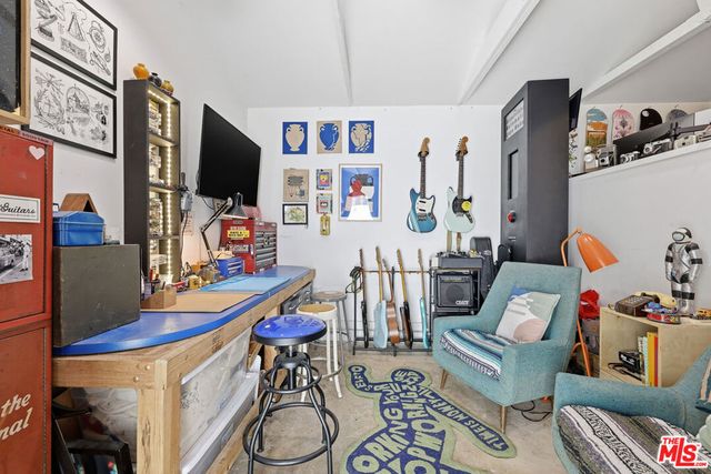 933 Walnut Avenue, Long Beach, CA 90813