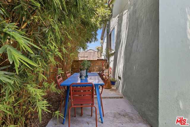 933 Walnut Avenue, Long Beach, CA 90813