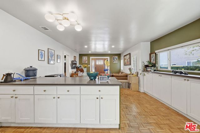 933 Walnut Avenue, Long Beach, CA 90813