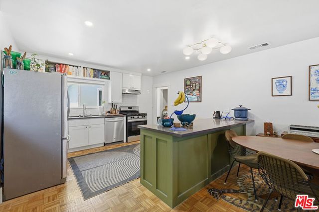 933 Walnut Avenue, Long Beach, CA 90813