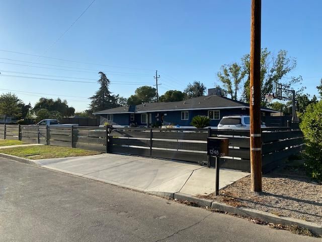 1248 W Alamos Avenue, Fresno, CA 93705