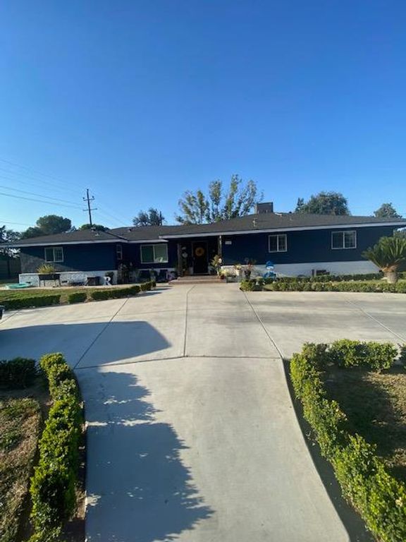 Image 3 of property listing at 1248 W Alamos Avenue, Fresno, CA 93705