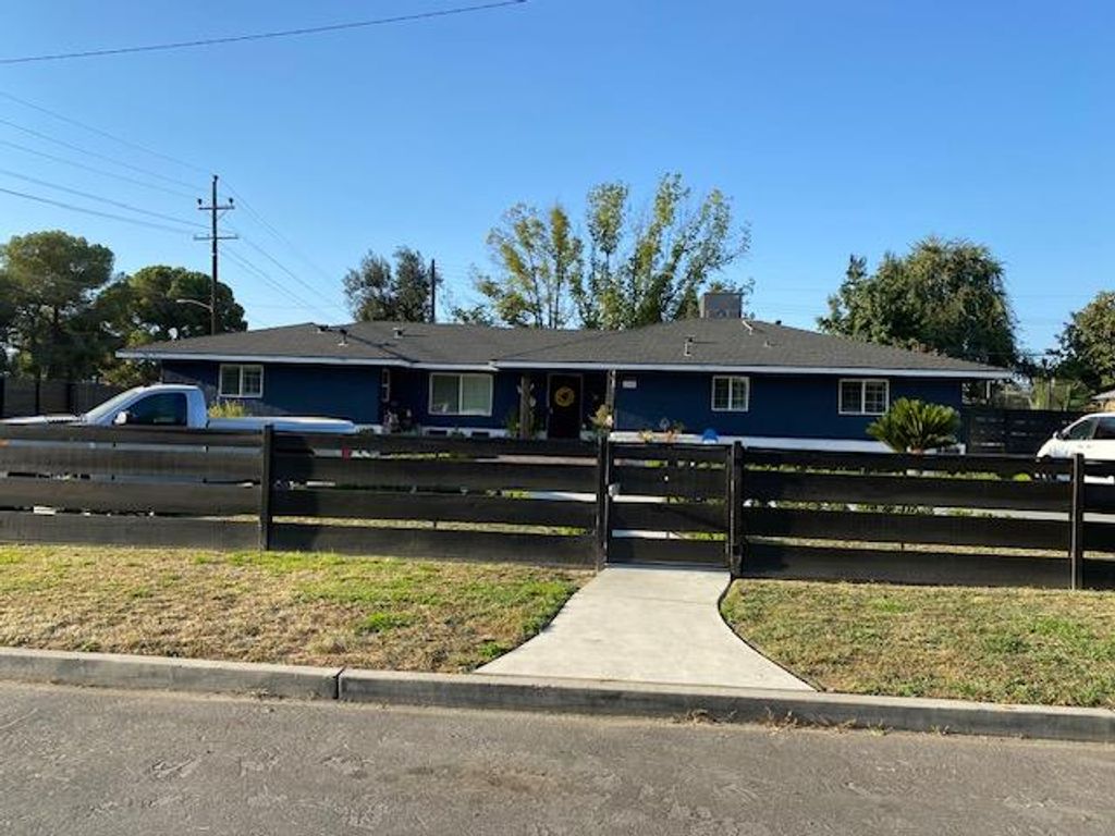 Image 5 of property listing at 1248 W Alamos Avenue, Fresno, CA 93705