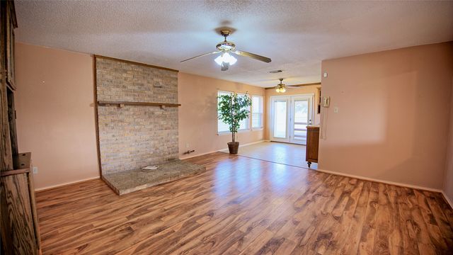 1740 Oak Shores Road, Nocona, TX 76255