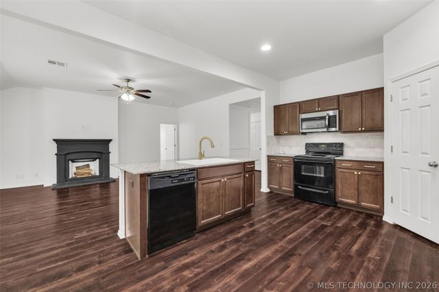 14826 S Hudson Avenue, Bixby, OK 74008